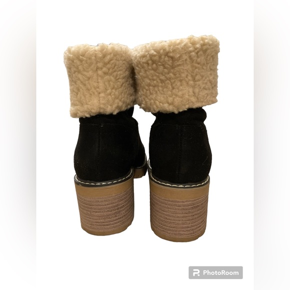 Maurices Faux Suede Sherpa lined Boots. Size 6. - Picture 3 of 9
